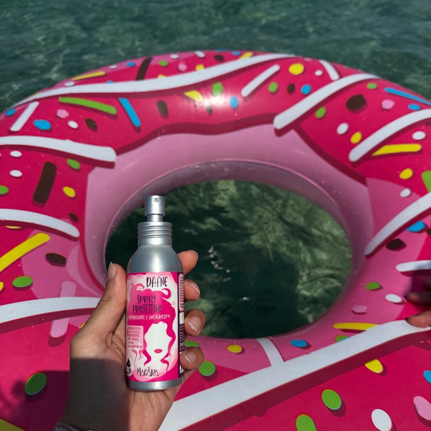 Proteggi i capelli al mare con Dafne!