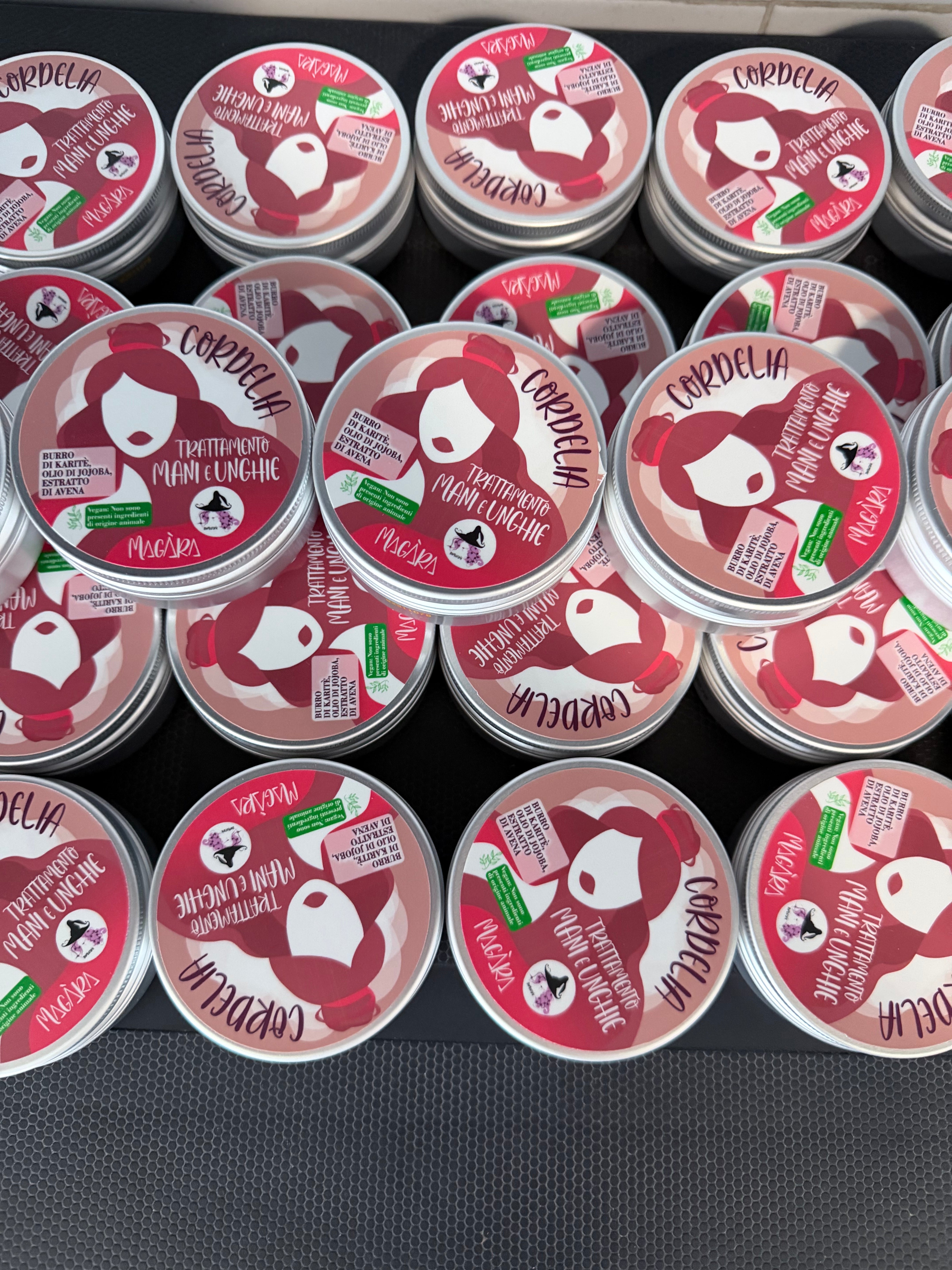 Cordelia: trattamento mani e unghie